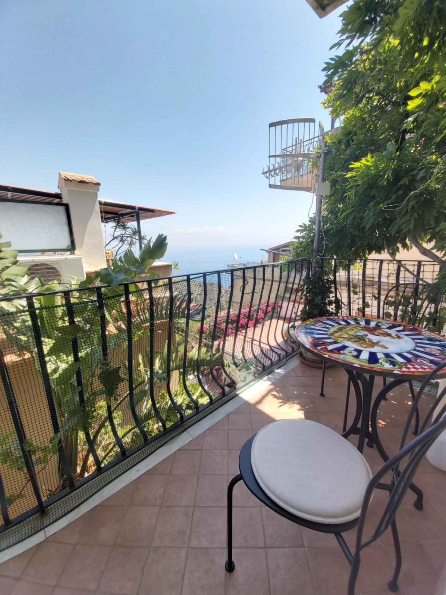 La Guardiola Di Angela E Nino Bed & Breakfast Taormina Ruang foto
